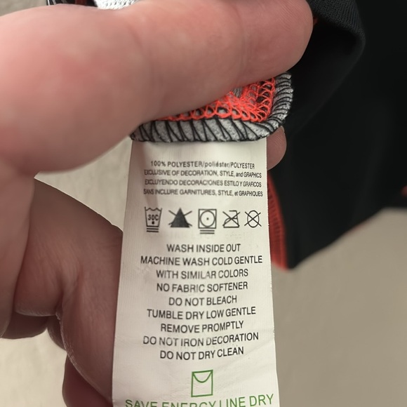 NHL Detroit Michigan Red Wings Majestic 1/3 Zip Pullover Womens Small Hockey - Picture 8 of 8